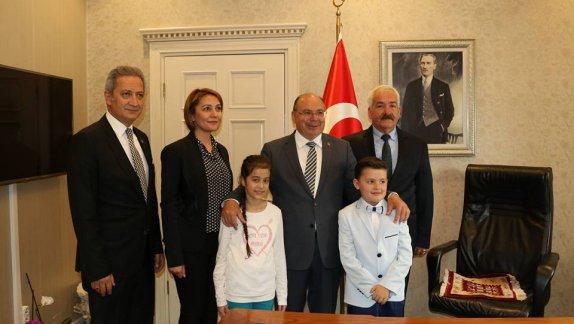 Menteşe Atatürk İlkokulu ve Özel Yönelt İlkokulu Öğrencilerinin Muğla Valisi Sayın Amir ÇİÇEK´e 23 Nisan Ziyareti