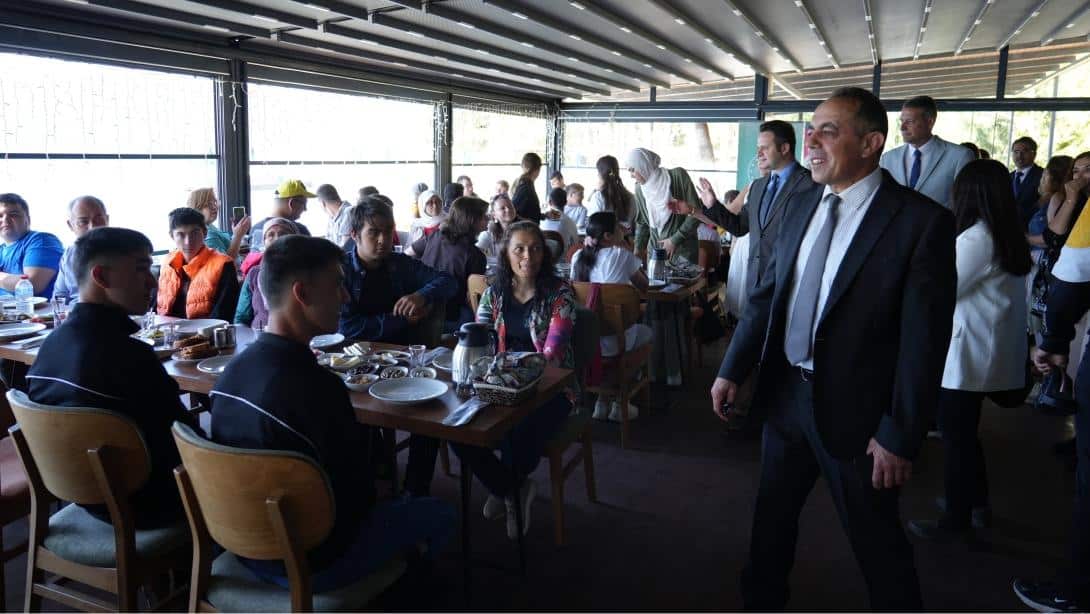 YAN YANAYIZ PROJESİYLE GÖNÜLLER BİR SOFRADA BULUŞTU