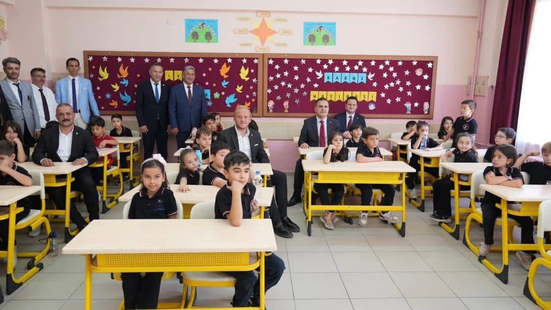 MUĞLA'DA KARNE SEVİNCİ: 163 BİN ÖĞRENCİ YAZ TATİLİNE MERHABA DEDİ